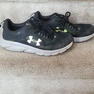 Under armor tennis shoes